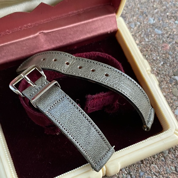 NOS 1944 Imperial Swiss Watch - Picture 16 of 17